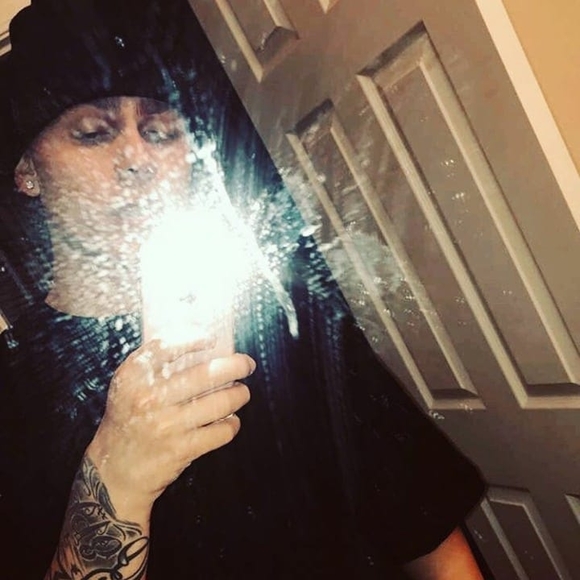 Meet your Posher, Julian - Picture 1 of 1